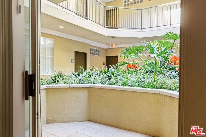 1561 S Barrington Avenue 107, Los Angeles, California 90025