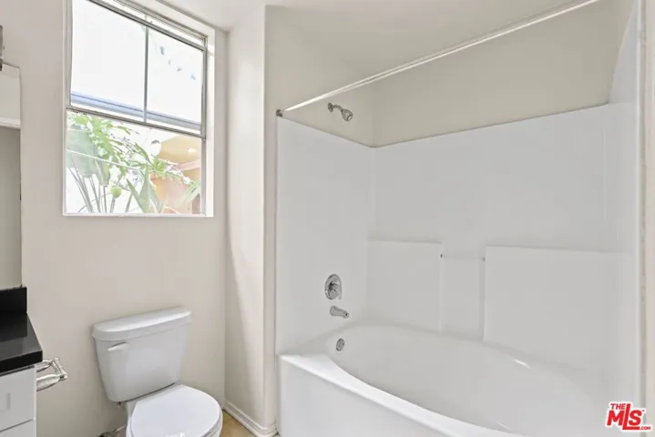 1561 S Barrington Avenue 107, Los Angeles, California 90025