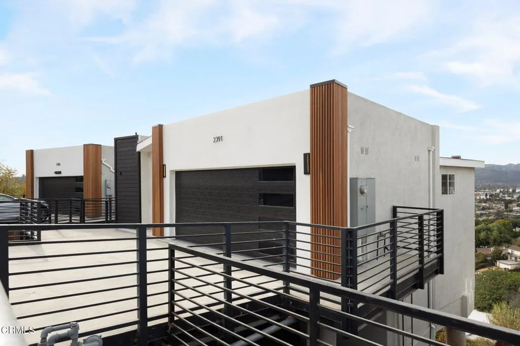 2391 Yorkshire Drive, Los Angeles, California 90065 home-pic-2