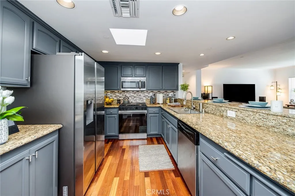 4832 Whitsett Avenue 305, Valley Village, California 91607 home-pic-12