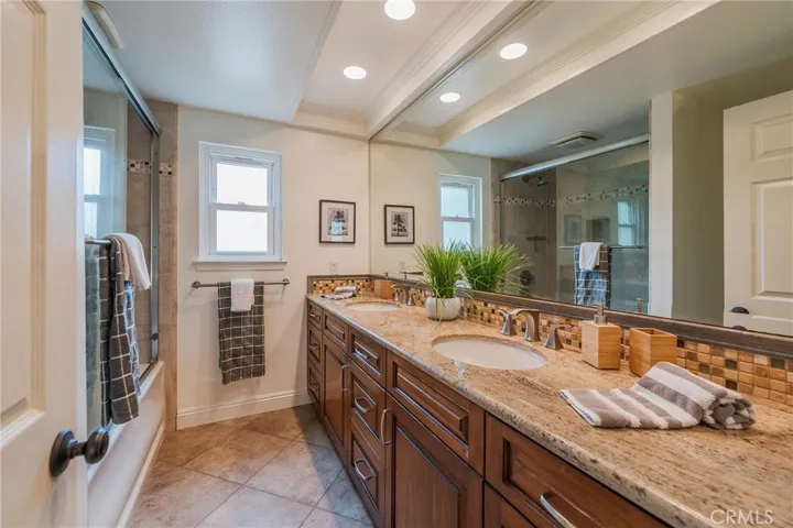 Upstairs full bathroom