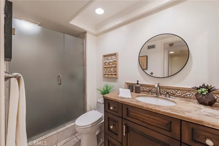 Downstairs full bath