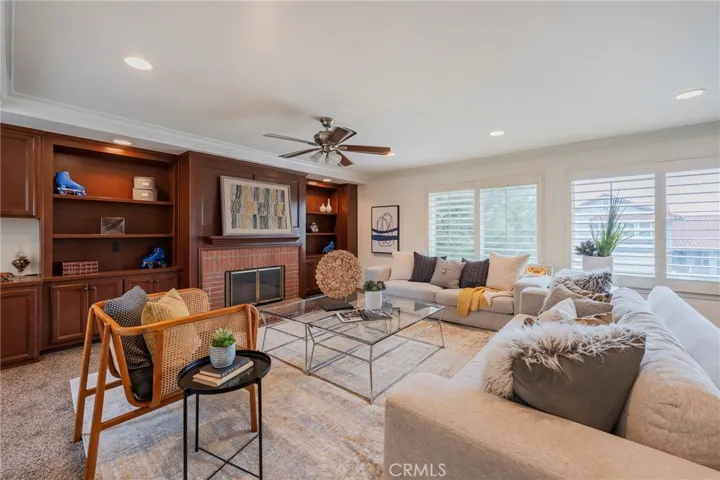 Bonus Room w/fireplace