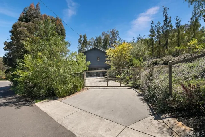 9801 Tamarack Lane, Escondido, California 92029