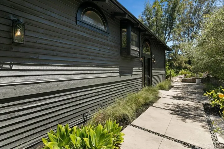 9801 Tamarack Lane, Escondido, California 92029