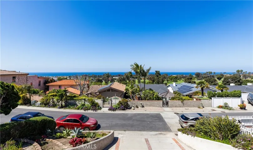 Overlooking the green golf course in contrast to the ocean view. Fabulous!