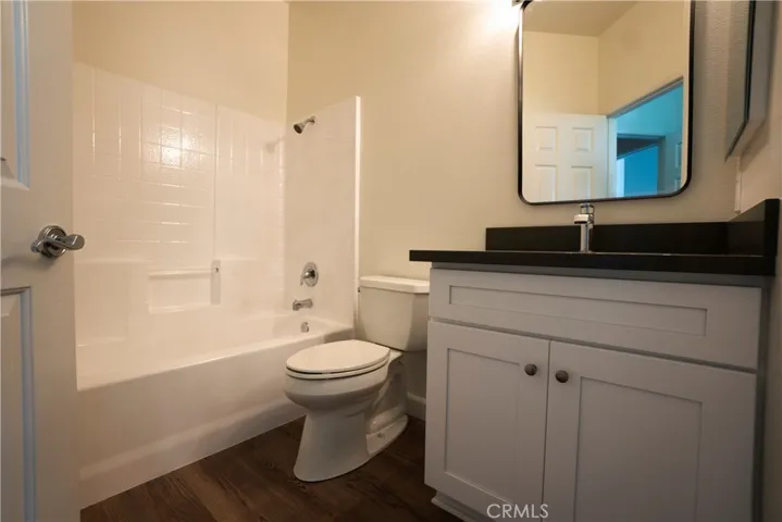 Upstairs second ensuite bath