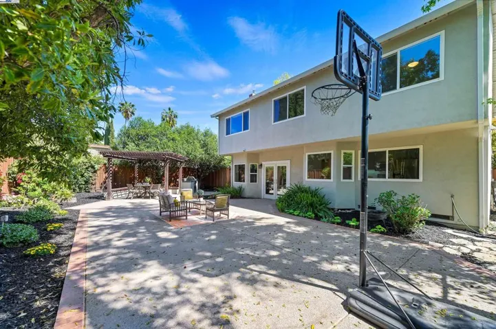5011 Woodthrush Rd, Pleasanton, California 94566