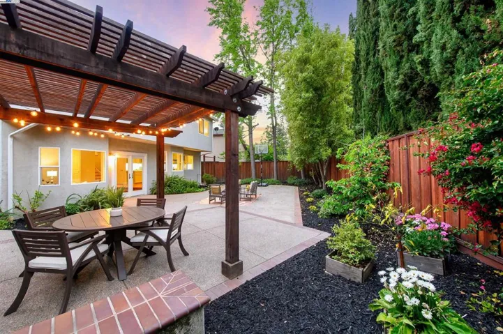 5011 Woodthrush Rd, Pleasanton, California 94566