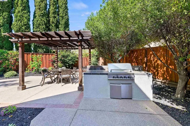 5011 Woodthrush Rd, Pleasanton, California 94566
