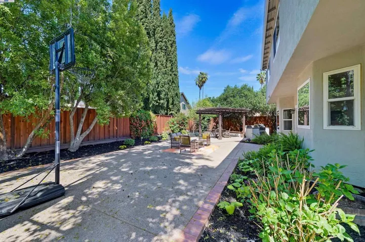 5011 Woodthrush Rd, Pleasanton, California 94566