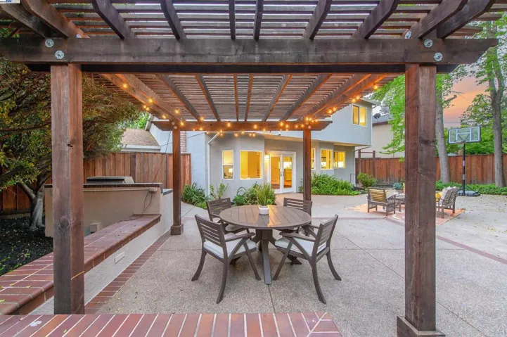 5011 Woodthrush Rd, Pleasanton, California 94566