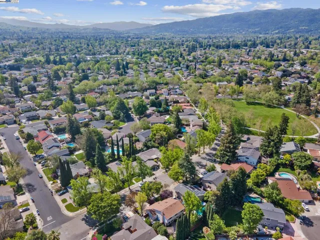 5011 Woodthrush Rd, Pleasanton, California 94566