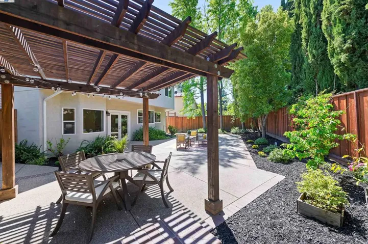 5011 Woodthrush Rd, Pleasanton, California 94566