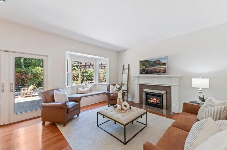 5011 Woodthrush Rd, Pleasanton, California 94566