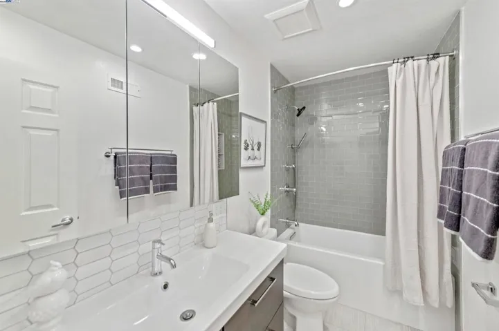 5011 Woodthrush Rd, Pleasanton, California 94566