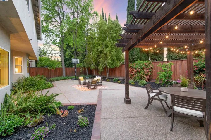 5011 Woodthrush Rd, Pleasanton, California 94566