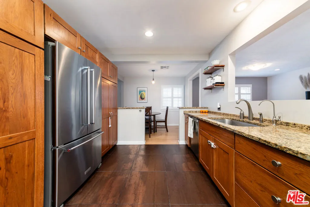 22021 De La Osa Street, Woodland Hills, California 91364 home-pic-6