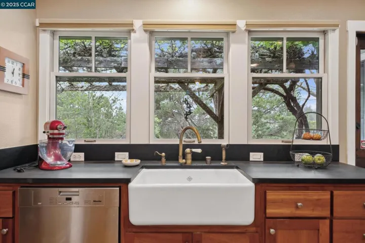 138 Ardith Drive, Orinda, California 94563