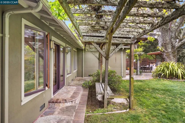 138 Ardith Drive, Orinda, California 94563