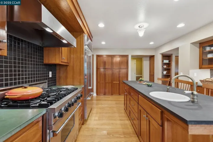 138 Ardith Drive, Orinda, California 94563
