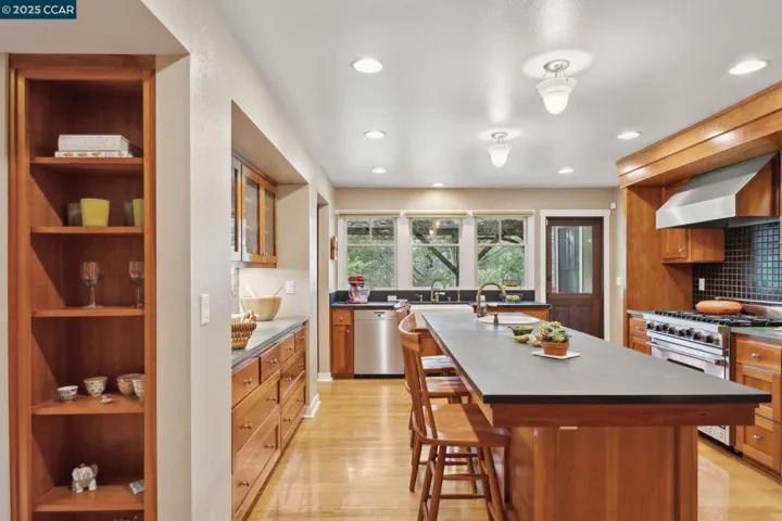 138 Ardith Drive, Orinda, California 94563
