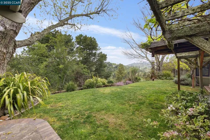 138 Ardith Drive, Orinda, California 94563