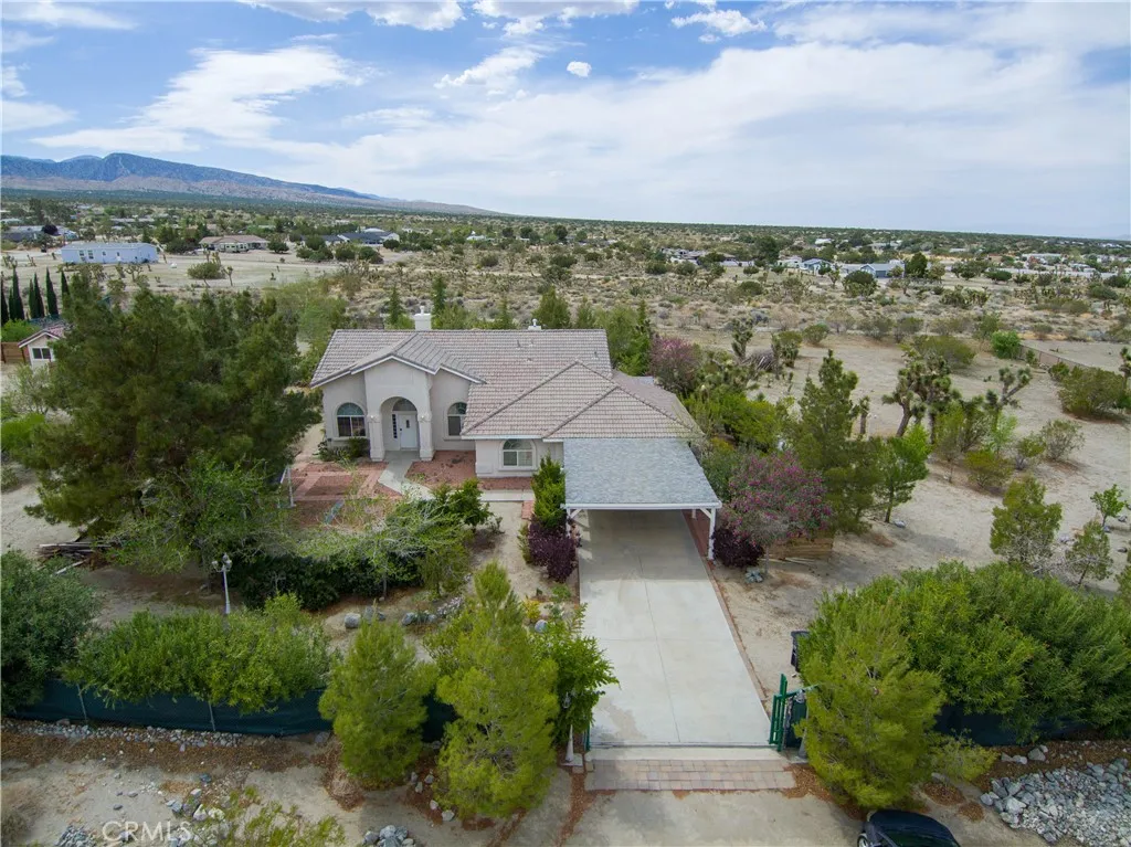 11476 Alta Vista Road, Pinon Hills, California 92372 home-pic-1