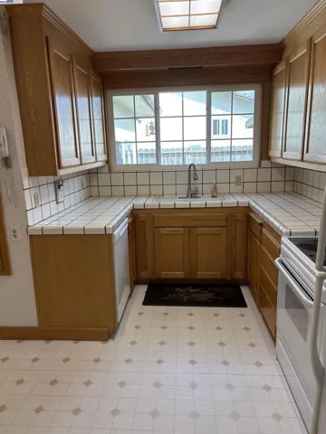 21393 Birch St, Hayward, California 94541