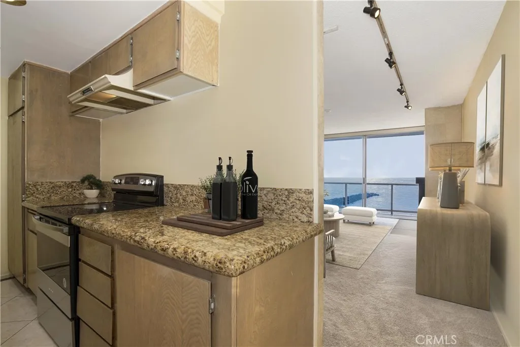 615 Esplanade 302, Redondo Beach, California 90277 home-pic-5