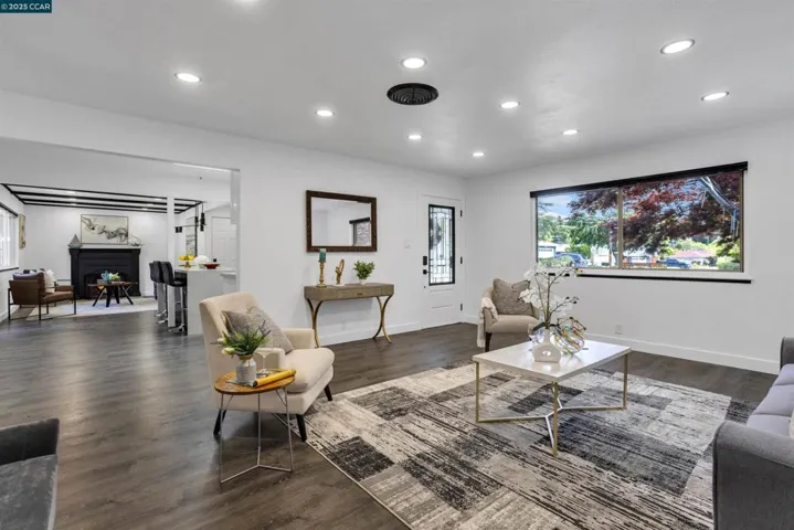 2495 Wright Ave, Pinole, California 94564-1033