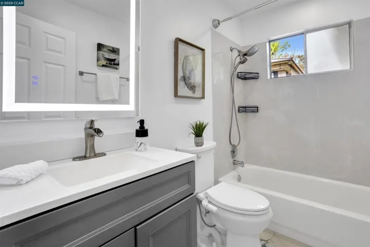 2495 Wright Ave, Pinole, California 94564-1033