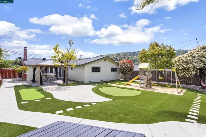 2495 Wright Ave, Pinole, California 94564-1033