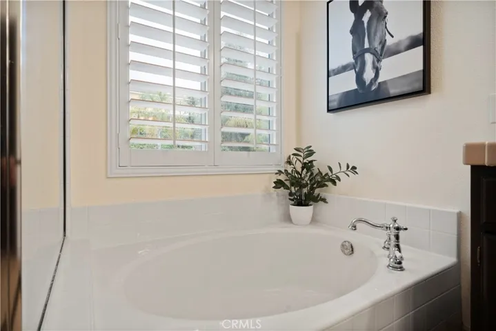 Soaking tub