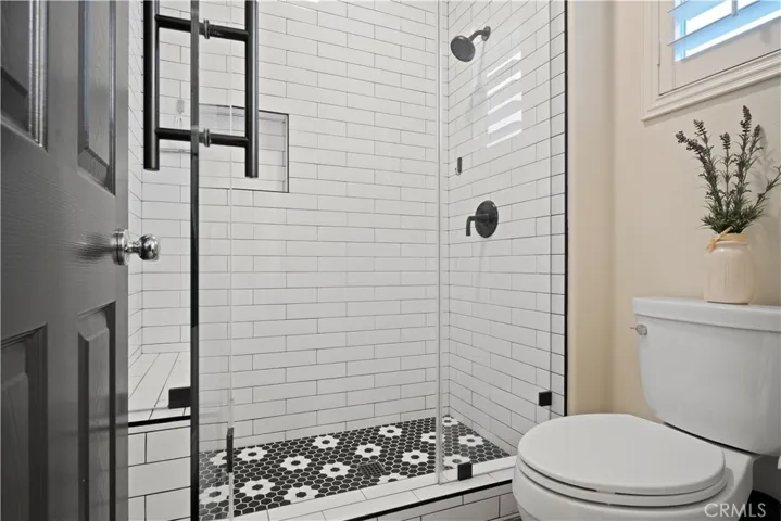 Secondary Bathroom- Upstairs