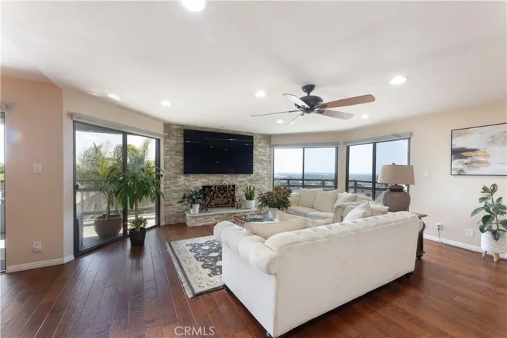 2270 Stanley Avenue 2b, Signal Hill, California 90755