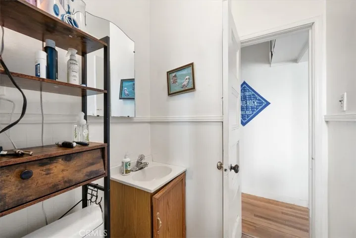 Apartment 5 Bathroom