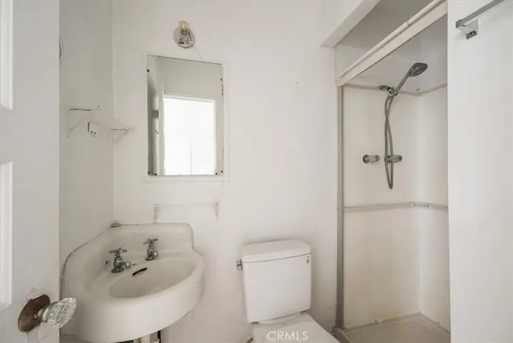 Apartment 2 Bathroom
