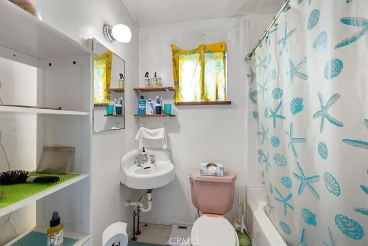 Apartment 1 Bathroom