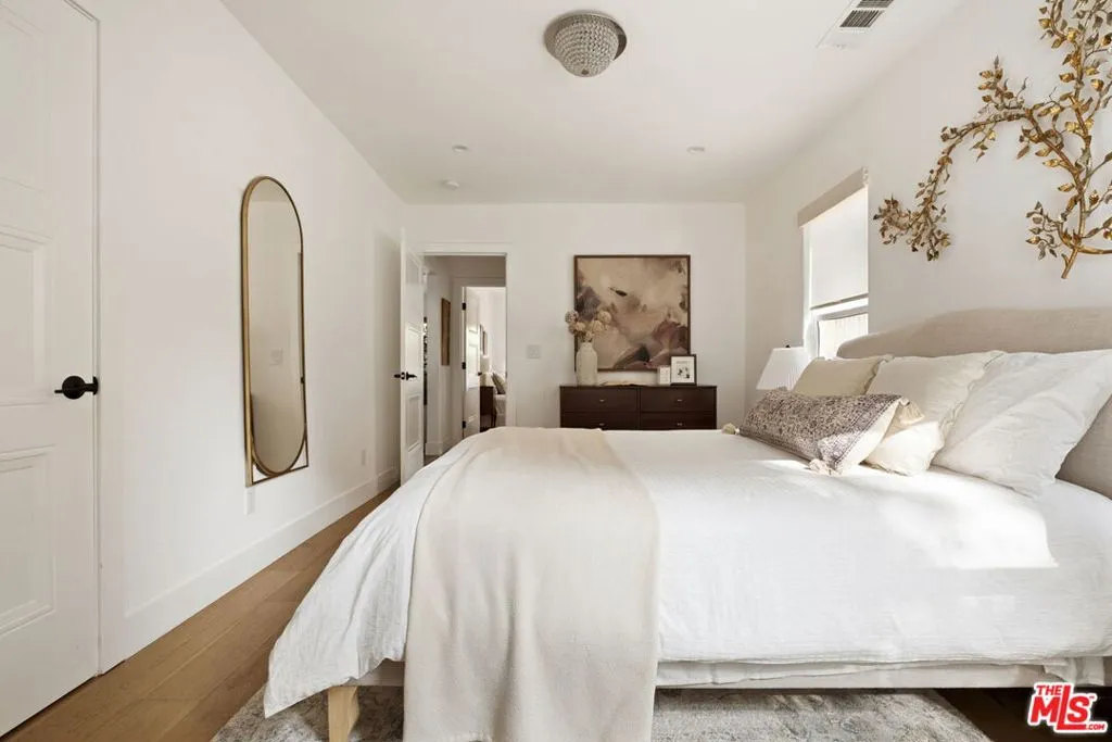 1140 N Coronado Street, Los Angeles, California 90026 home-pic-24