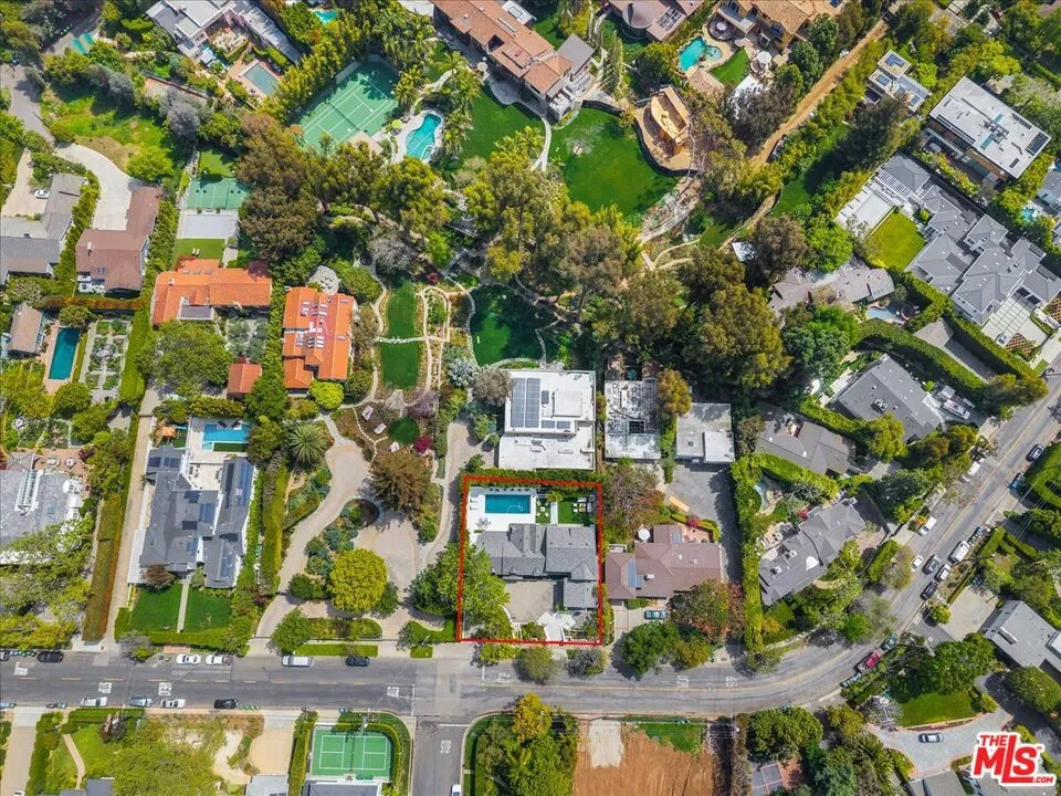 404 S Westgate Avenue, Los Angeles, California 90049 home-pic-49