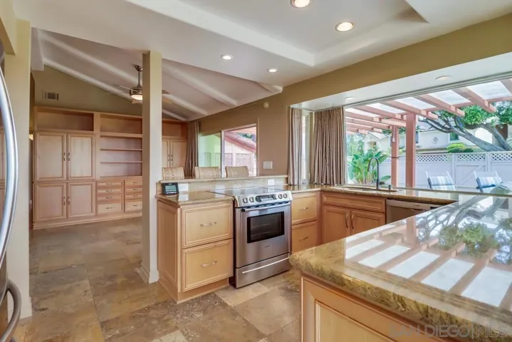 2077 Caminito Capa, La Jolla, California 92037