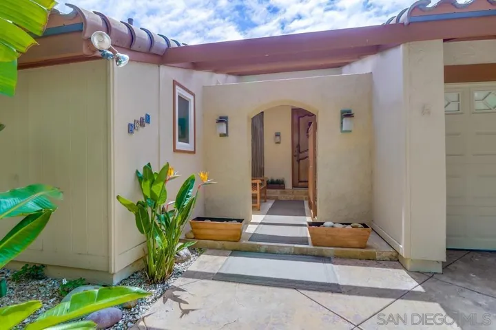 2077 Caminito Capa, La Jolla, California 92037