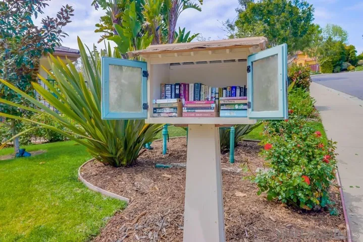 2077 Caminito Capa, La Jolla, California 92037