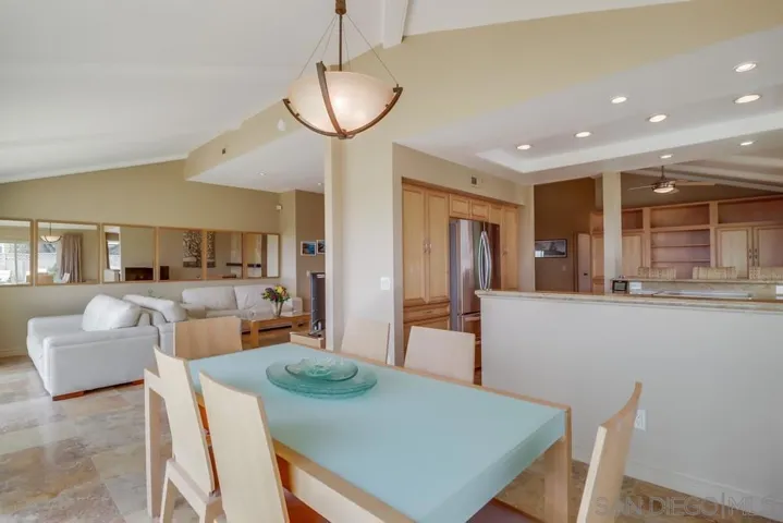 2077 Caminito Capa, La Jolla, California 92037