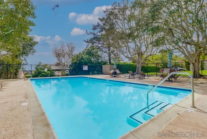 2077 Caminito Capa, La Jolla, California 92037