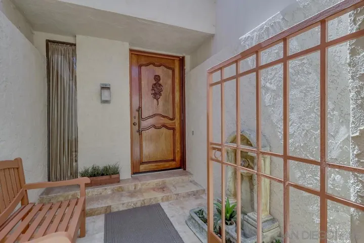 2077 Caminito Capa, La Jolla, California 92037