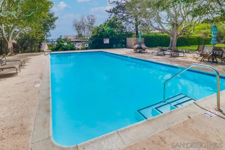 2077 Caminito Capa, La Jolla, California 92037