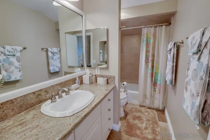 2077 Caminito Capa, La Jolla, California 92037