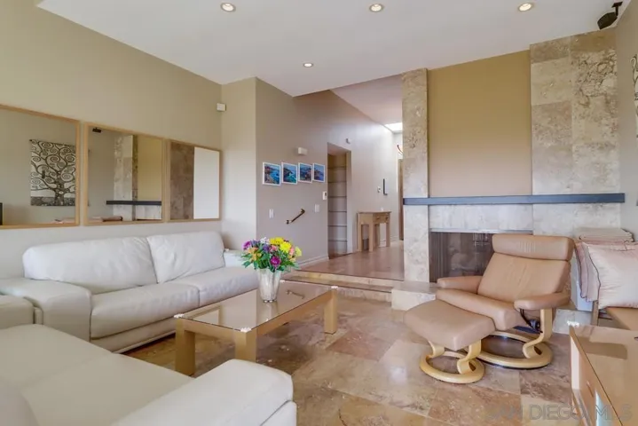 2077 Caminito Capa, La Jolla, California 92037